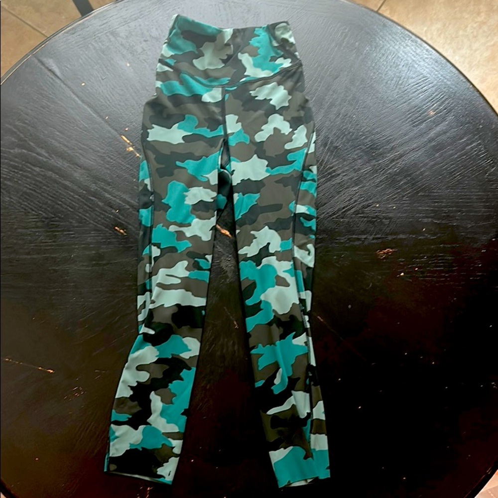 Lululemon size 4